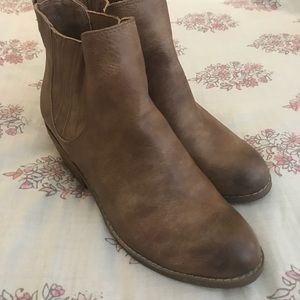 Not Rated Women’s Vixeny Ankle Bootie